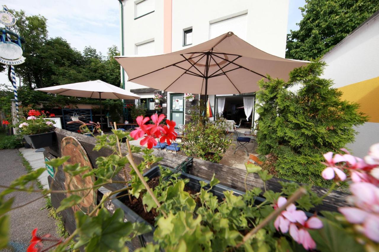 Landhaus Klambauer Ferienapartments Thermennaehe St Martins Therme Frauenkirchen Εξωτερικό φωτογραφία