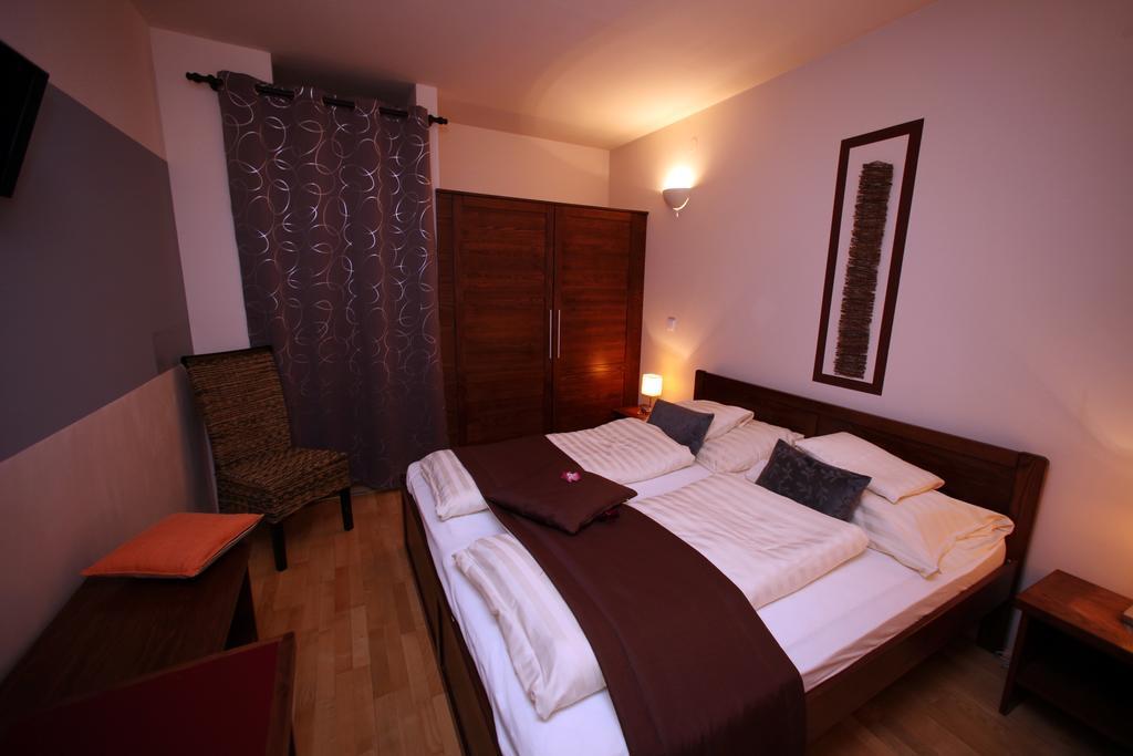 Landhaus Klambauer Ferienapartments Thermennaehe St Martins Therme Frauenkirchen Εξωτερικό φωτογραφία